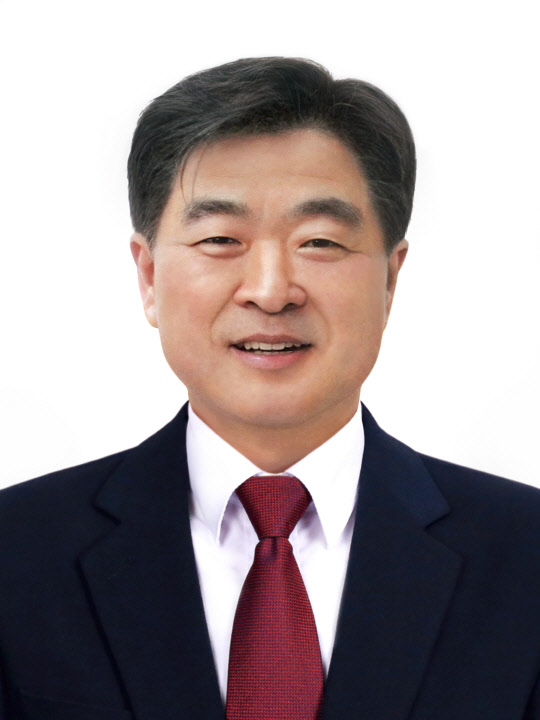 현대중공업그룹이 그룹 계열사의 역량을 집중해 2030년까지 수소 밸류체인 구축에 나선다. 사진은 권오갑 현대중공업그룹 대표이사. <현대중공업그룹 제공>